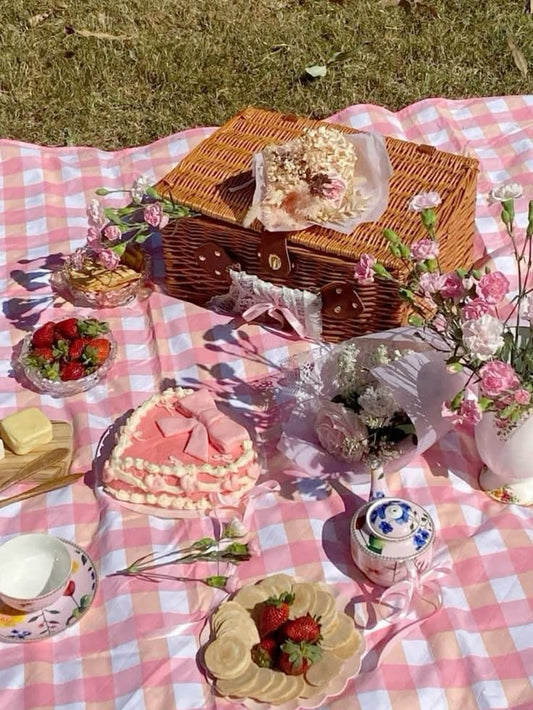 how to have the perfect solo picnic date